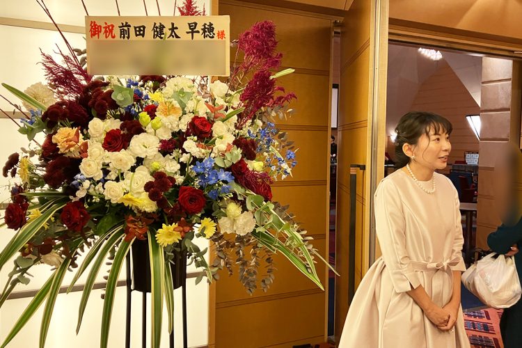 早穂夫人は野菜ソムリエ、食生活アドバイザー、アスリートフードマイスターの資格を保持（参加者提供）