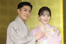 11月10日、金屏風の前で婚約会見を行った歌舞伎俳優の中村橋之助と元乃木坂46で女優の能條愛未