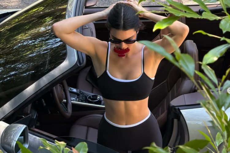 ケンダルはこのまま車に乗っているようだ（ケンダル・ジェンナーのInstagramより）