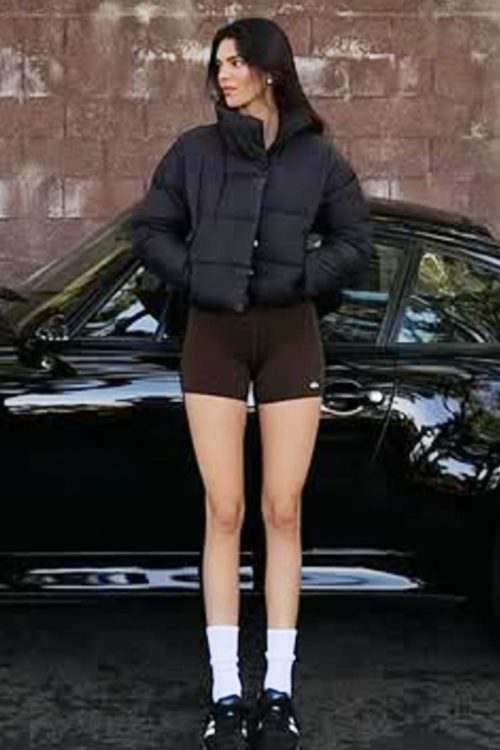 タイトなスタイルには賛否の声があがる（ケンダル・ジェンナーのInstagramより）