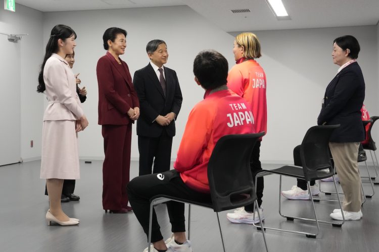 天皇皇后両陛下のリンクコーデが注目を集めた（2025年11月25日、撮影／JMPA）