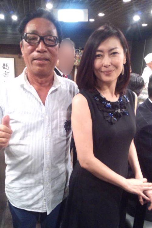 所属事務所「ビッグアップル」創業社長の山中則男氏と一緒に