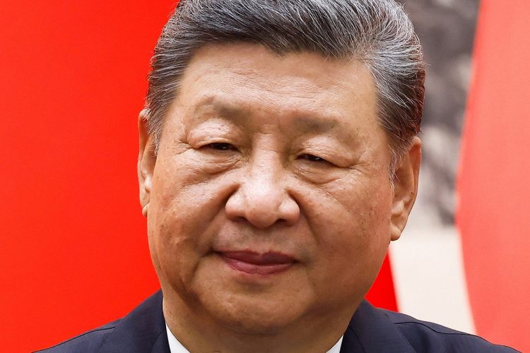 習近平・国家主席に媚び、屈してきた政治家も（写真／EPA＝時事）