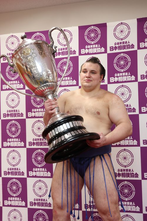 優勝を決めた後には恩人のひとりである山中氏にも直接、電話があったという(写真/JMPA)