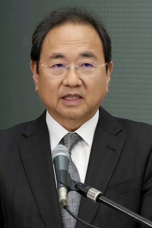 記者会見するフジテレビの清水賢治社長(11月7日撮影、共同通信社)