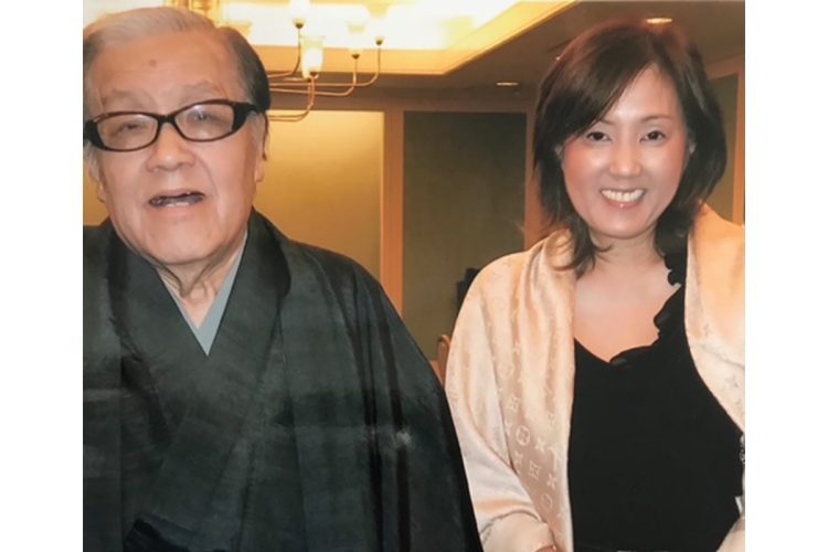 世志さんと長女（提供）