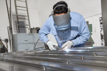 「自分、工業高校に行ってよかったです」仕事がひっきりなしに舞い込む“一人親方”溶接工の思い　AIが普及し始めても存在感を放つ“手に職を持つ”ブルーカラーの現場仕事