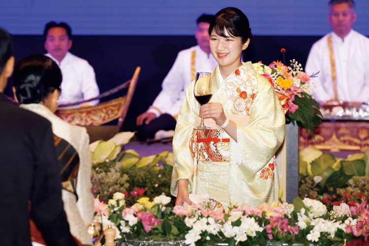 晩餐会での愛子さま（写真／共同通信社）