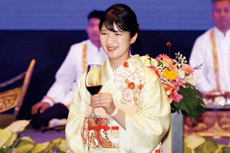 お誕生日を迎えられた愛子さま（写真／共同通信社）