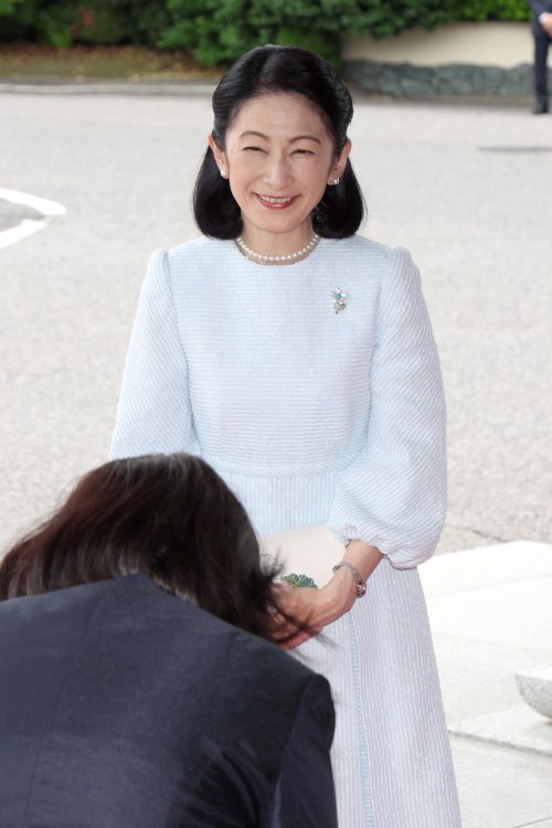 「第72回産経児童出版文化賞贈賞式」会場に到着された秋篠宮妃紀子さま（2025年6月12日撮影、共同通信社）