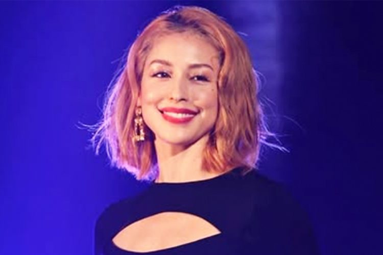 中国でライブをおこなった歌手・BENI(Instagramより)