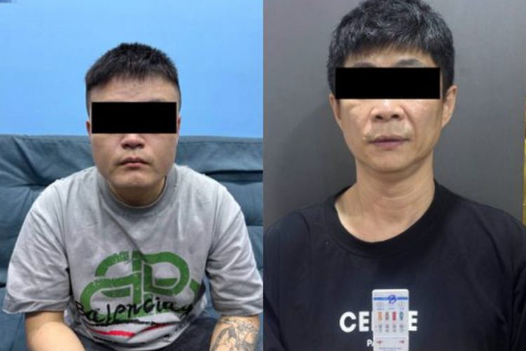 リ容疑者のシャツからはタトゥーが覗く（写真左）