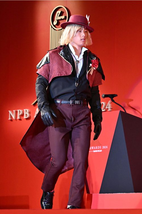 刺殺数での表彰にかけて「ジャック・ザ・リッパー」のコスプレ（時事通信フォト）