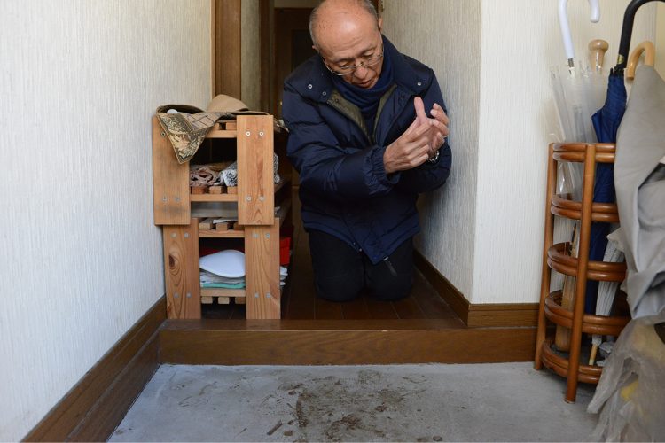 高羽さんが保存し続けていた犯人の血痕(撮影・水谷竹秀)