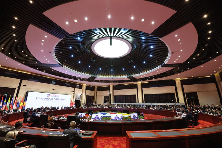 2024年に行われた日中韓首脳会議(時事通信フォト)