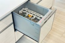 《今ではただの物置に…》バーカウンター、食洗機、床下収納…念願のマイホームに付けたこだわりのキッチンの後悔、納得の理由