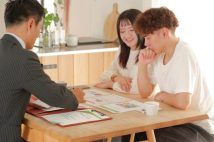 SNS時代でも住宅フェアの来場者獲得に「チラシ」が有効な理由　若年層が読まない新聞折り込みではなく、全戸配布でQRコードから誘導、高いコンバージョンを獲得