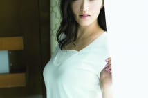 葉加瀬マイ 「深白」のまなざし