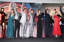 『アベンジャーズ』最新作 米倉涼子、山寺宏一らが拳を天に