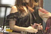 深田恭子 36才誕生会で黒レース肩出し色気ワンピ写真5枚