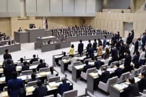 10月5日には東京都議会で人権尊重条例案が採決された(時事通信フォト)