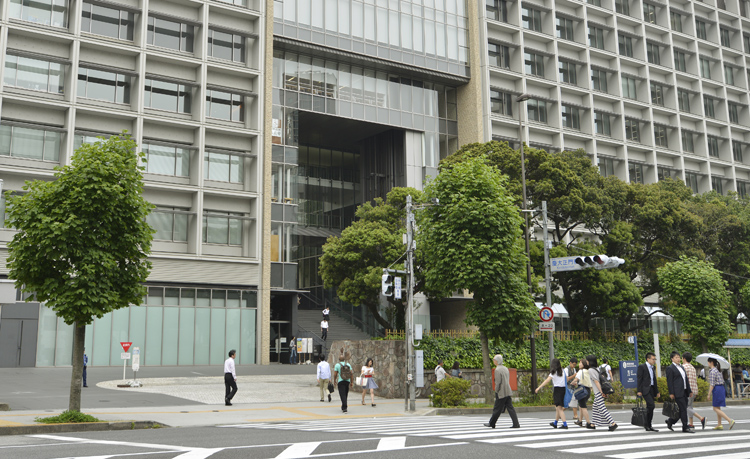 女子高からの合格者が多い慶應大学（三田キャンパス／時事通信フォト）