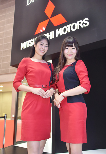 東京モーターショー・三菱自動車ブースの美女コンパニオン