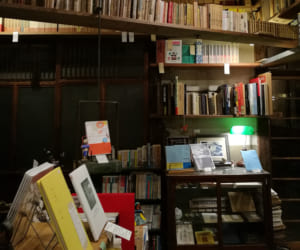 鳥取にある古書店「邯鄲堂」