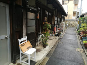 京都の路地裏にある「町家古本はんのき」