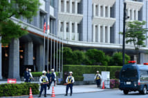 ホテル周辺は厳重な警備体制が敷かれた(AFP=時事)