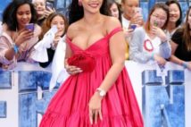 歌姫リアーナ、批判に負けずに活躍できるのは「強いハート」