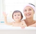 1歳児とママが二人でお風呂。ママが洗っている間、子どもはどうする??