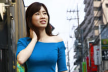 人妻系女優・奥田咲 148cmの咲きみだれグラビア
