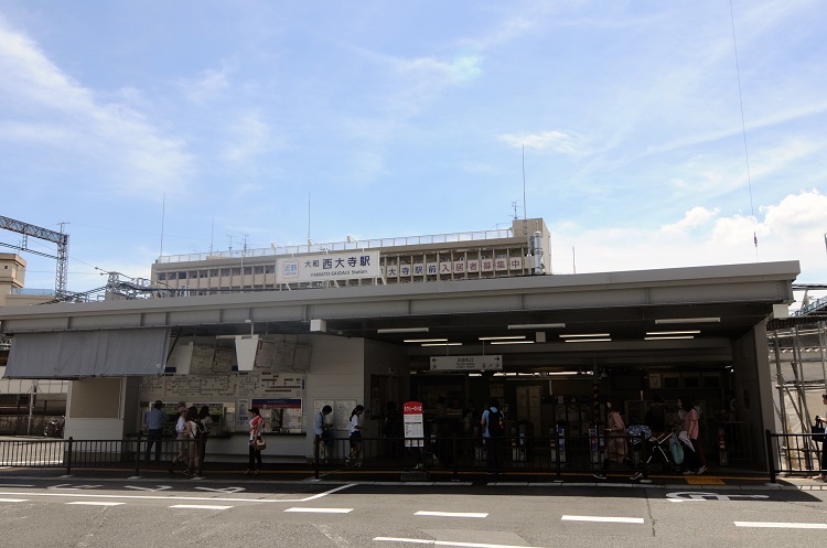 南北自由通路の造成工事が進められている大和西大寺駅の北口