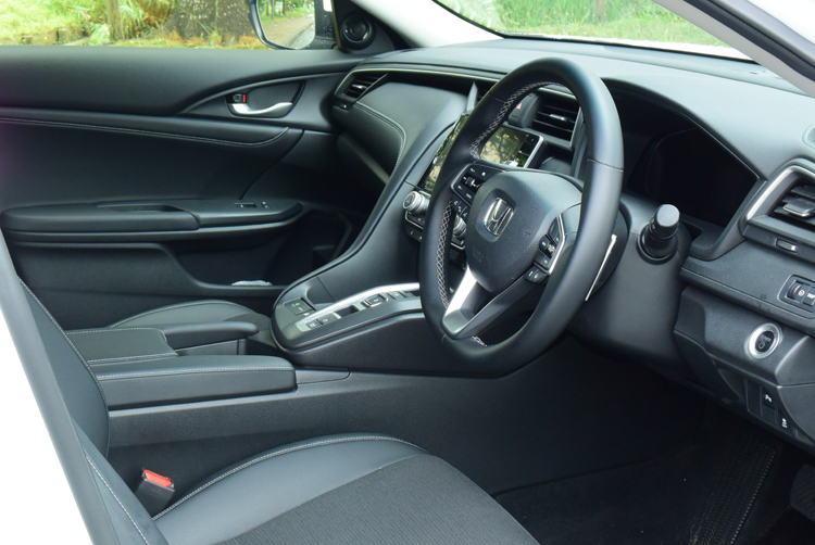 乗り心地や静粛性は現行プリウスより劣っているが…