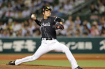 ソフトバンクの甲斐野央は1年目から大活躍(時事通信フォト)