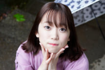 20歳の清純派美女・架乃ゆら 夏の終りに白肌を…