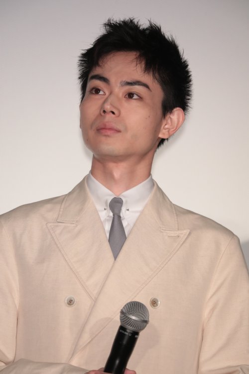 『アルキメデスの大戦』の初日舞台挨拶に登場した菅田将暉