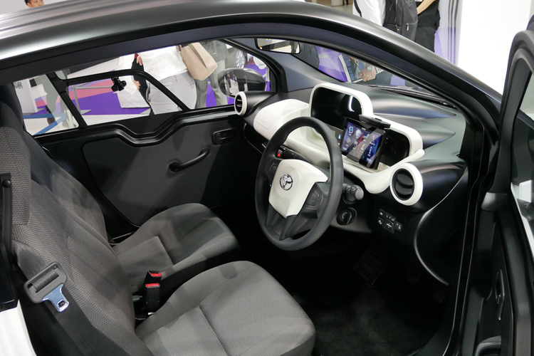 「ちょい乗り」には最適なトヨタ超小型EVのインテリア