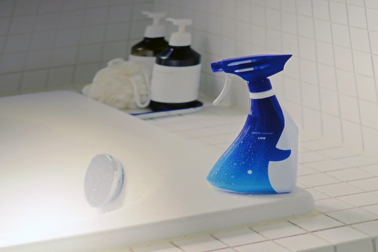 LIONの浴室用洗剤「ルックプラス」はクジラデザインに