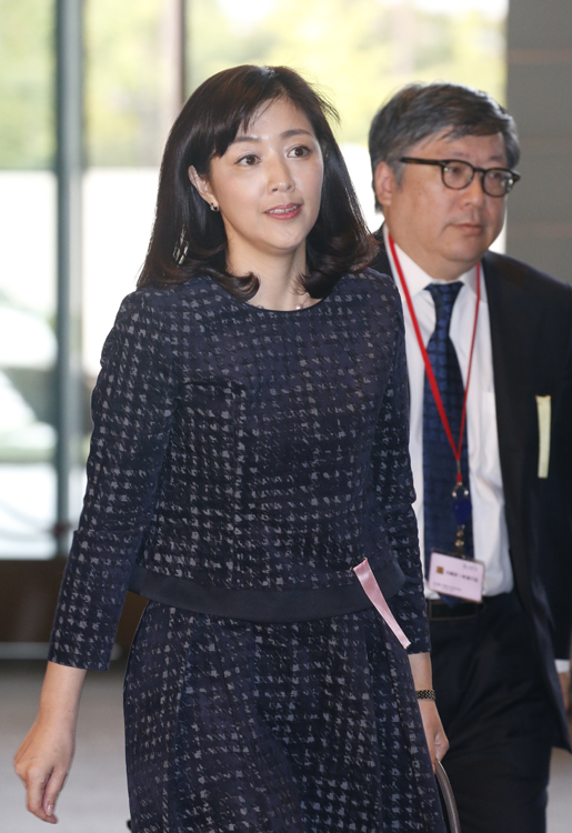 憧れのアイドル 菊池桃子を部下にさらわれたある大臣の悲哀 Newsポストセブン