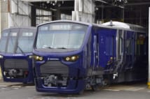 相鉄・JR直通線で使用される12000系。一部は埼京線・川越線にも乗り入れる(時事通信フォト)