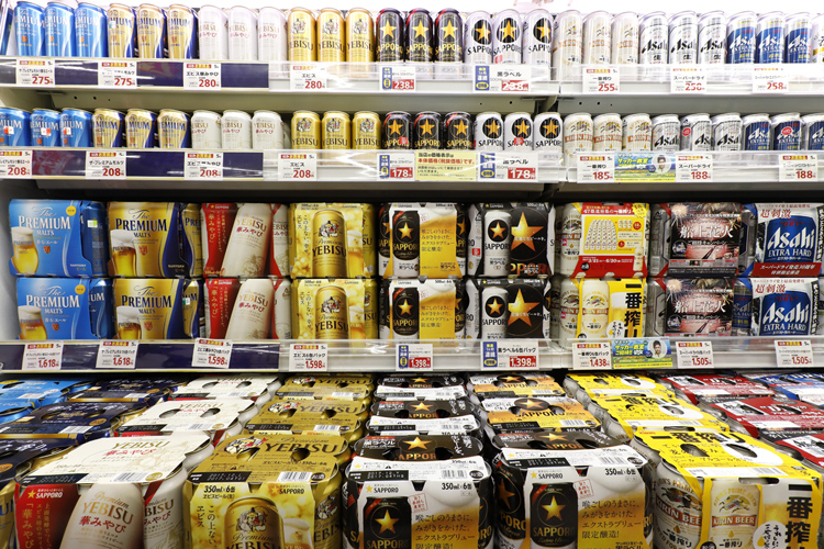 酒税改正で激戦が予想されるビール市場（時事通信フォト）