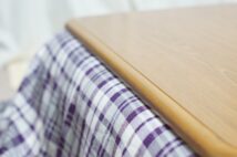 日本の家庭の「こたつ離れ」リアルな声 高齢者の生活に負担も