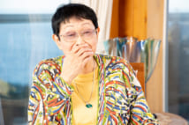現在は週3回、個人トレーナーについてトレーニングを行ったり、独身時代からの友人とよく一緒に旅をする。ともに夫を見送り、気楽な立場だ(撮影/森浩司)