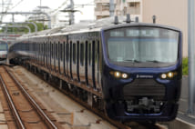 相鉄12000系。写真は直通運転開始前の横浜行き(写真提供:早大鉄研)